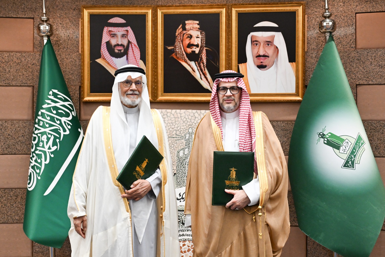 جامعة الملك عبد العزيز وجمعية دار الموسوعة الخيرية توقعان مذكرة تفاهم لدعم المبادرات البحثية والمجتمعية